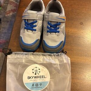 Kids Light Up Shoes - Gray and Blue